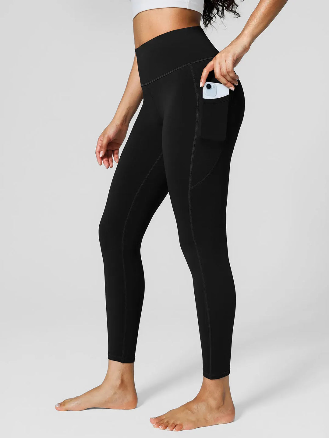 A model wearing a BRXL® High Rise Side Pockets Fleece Lined Leggings in