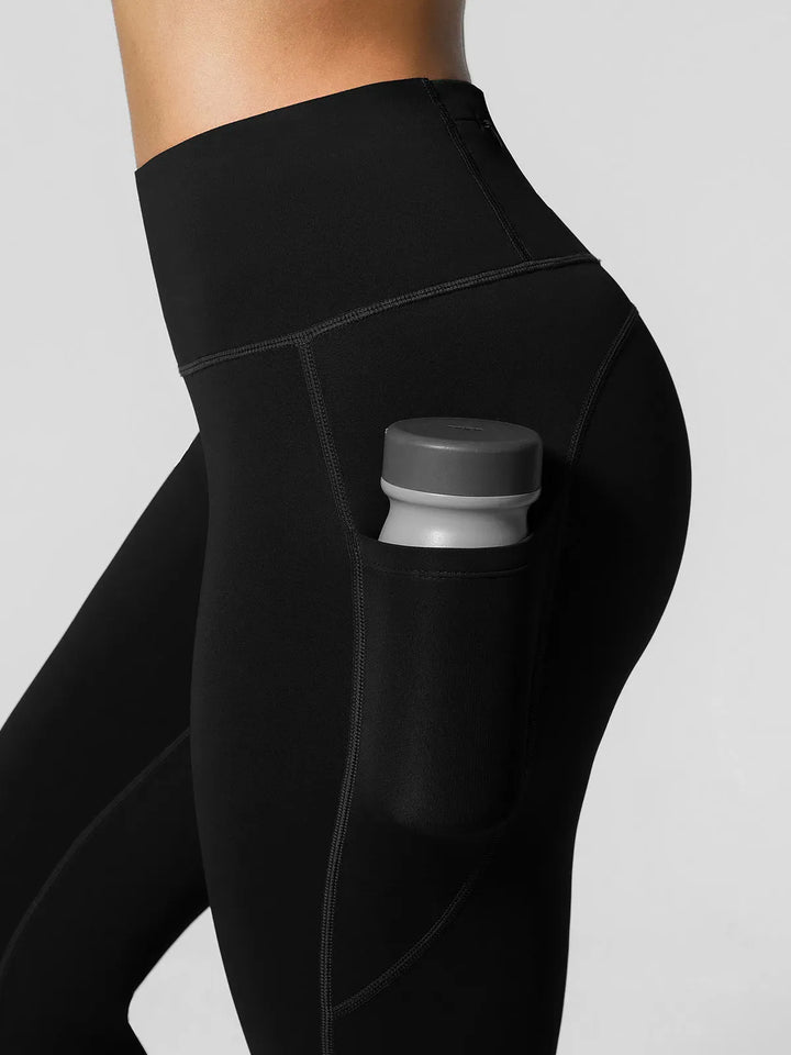 A model wearing a BRXL® High Rise Side Pockets Fleece Lined Leggings in