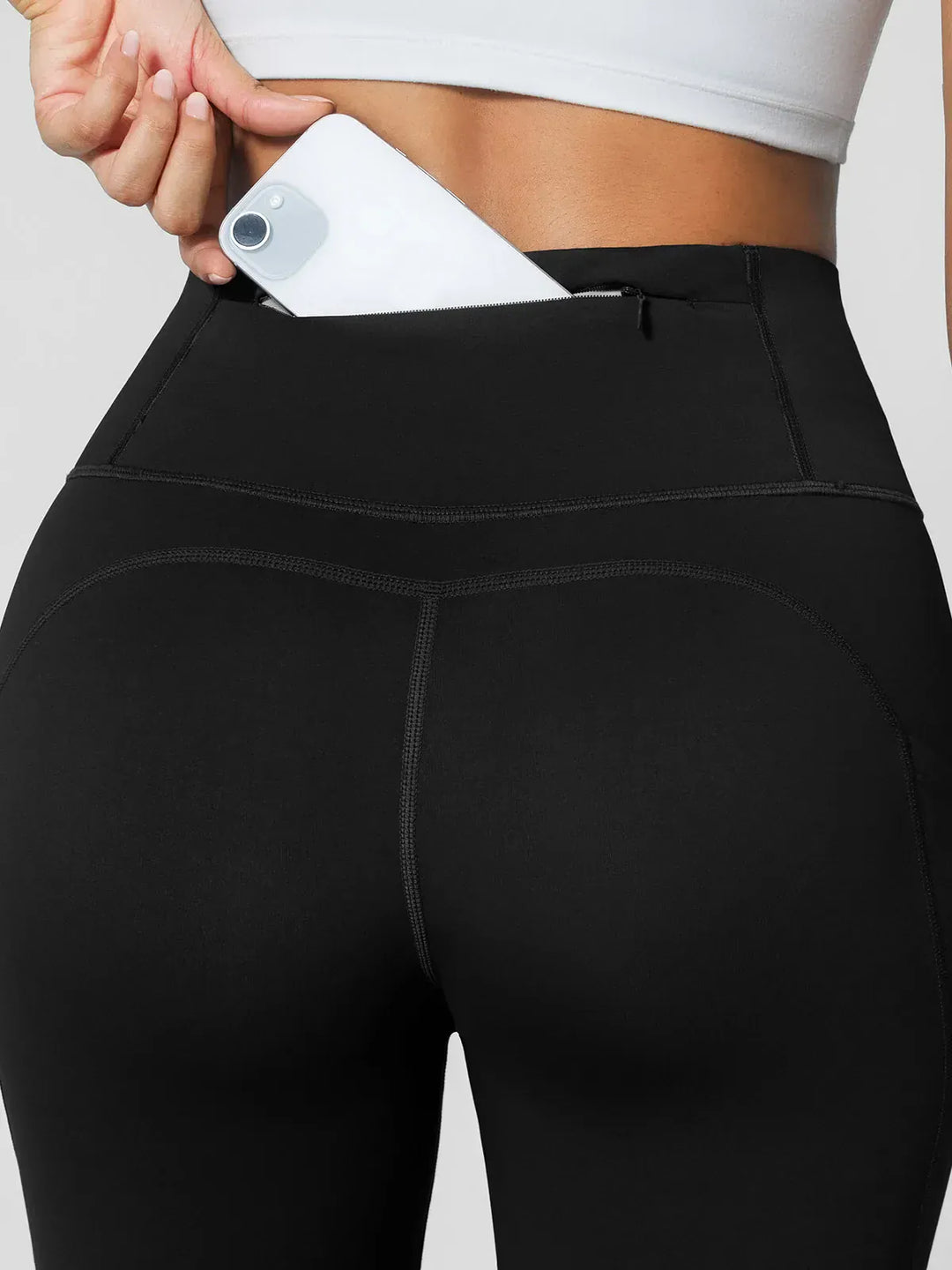 A model wearing a BRXL® High Rise Side Pockets Fleece Lined Leggings in