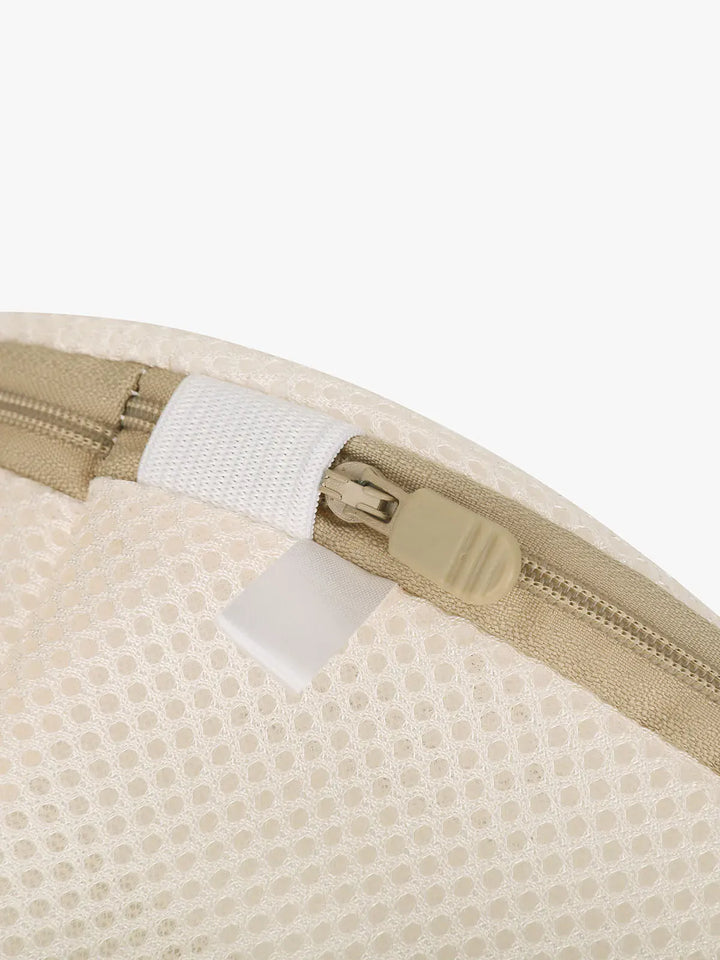 A model wearing a BRXL® Mesh Laundry Bag in Beige / S