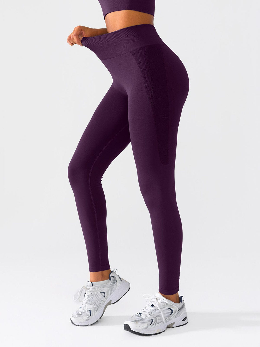 A model wearing a BRXL® Seamless High Waisted Butt-Lifting Leggings in