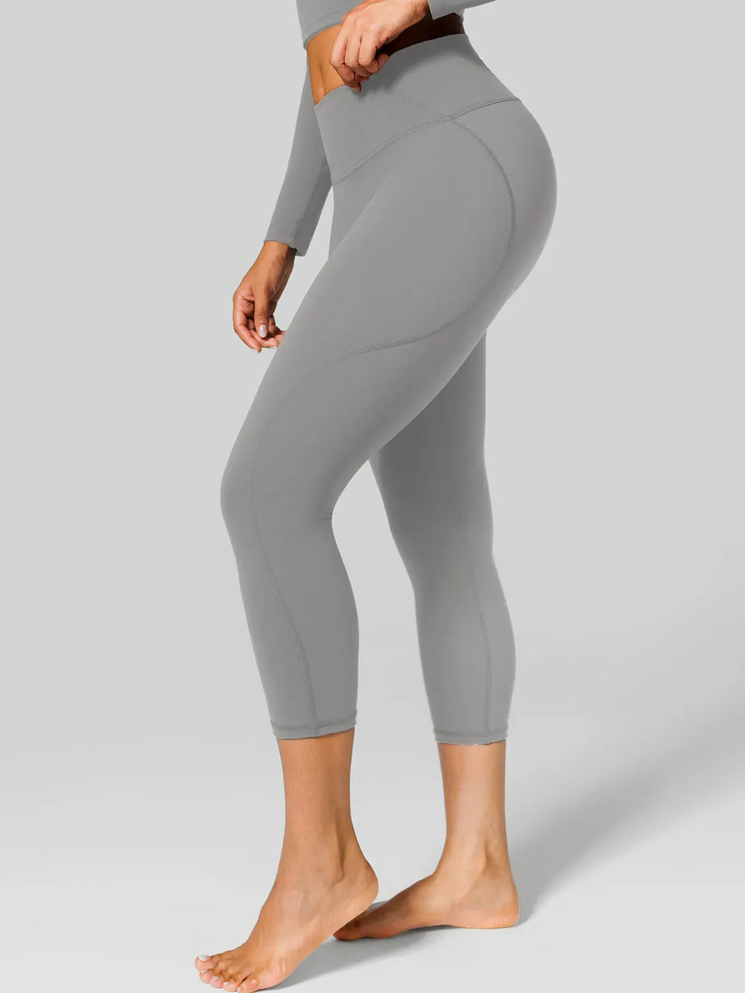 A model wearing a BRXL® Shapewear Yoga 7/8  Leggings in