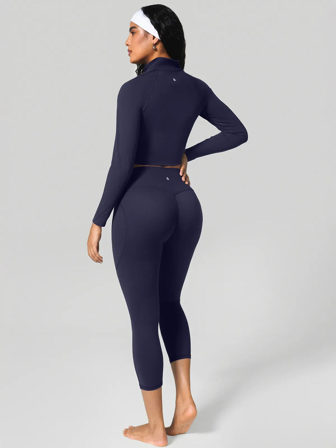 A model wearing a BRXL® Shapewear Yoga 7/8  Leggings in