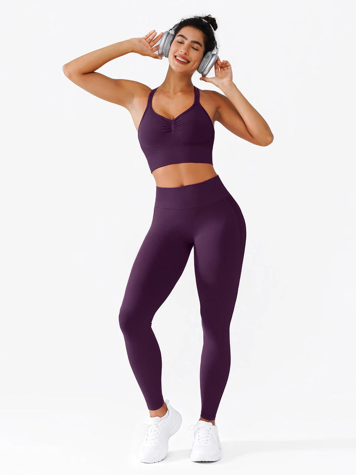 A model wearing a BRXL® B R X L®  Seamless Pro 2.0 High-Stretch LYCRA® High-Rise Sculpt Leggings