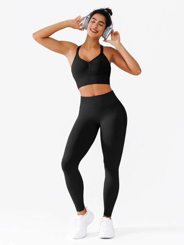 A model wearing a BRXL® B R X L®  Seamless Pro 2.0 High-Stretch LYCRA® High-Rise Sculpt Leggings