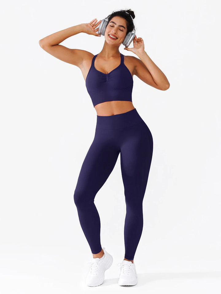A model wearing a BRXL® B R X L®  Seamless Pro 2.0 High-Stretch LYCRA® High-Rise Sculpt Leggings