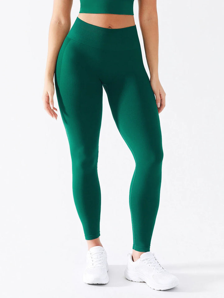 A model wearing a BRXL® B R X L®  Seamless Pro 2.0 High-Stretch LYCRA® High-Rise Sculpt Leggings