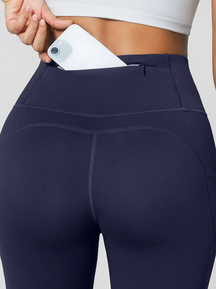 A model wearing a BRXL® High Rise Side Pockets Fleece Lined Leggings in