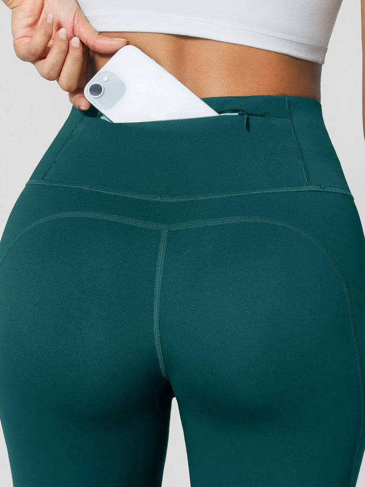 A model wearing a BRXL® High Rise Side Pockets Fleece Lined Leggings in