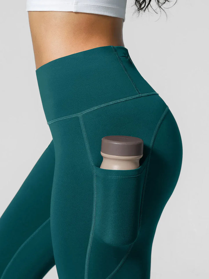 A model wearing a BRXL® High Rise Side Pockets Fleece Lined Leggings in