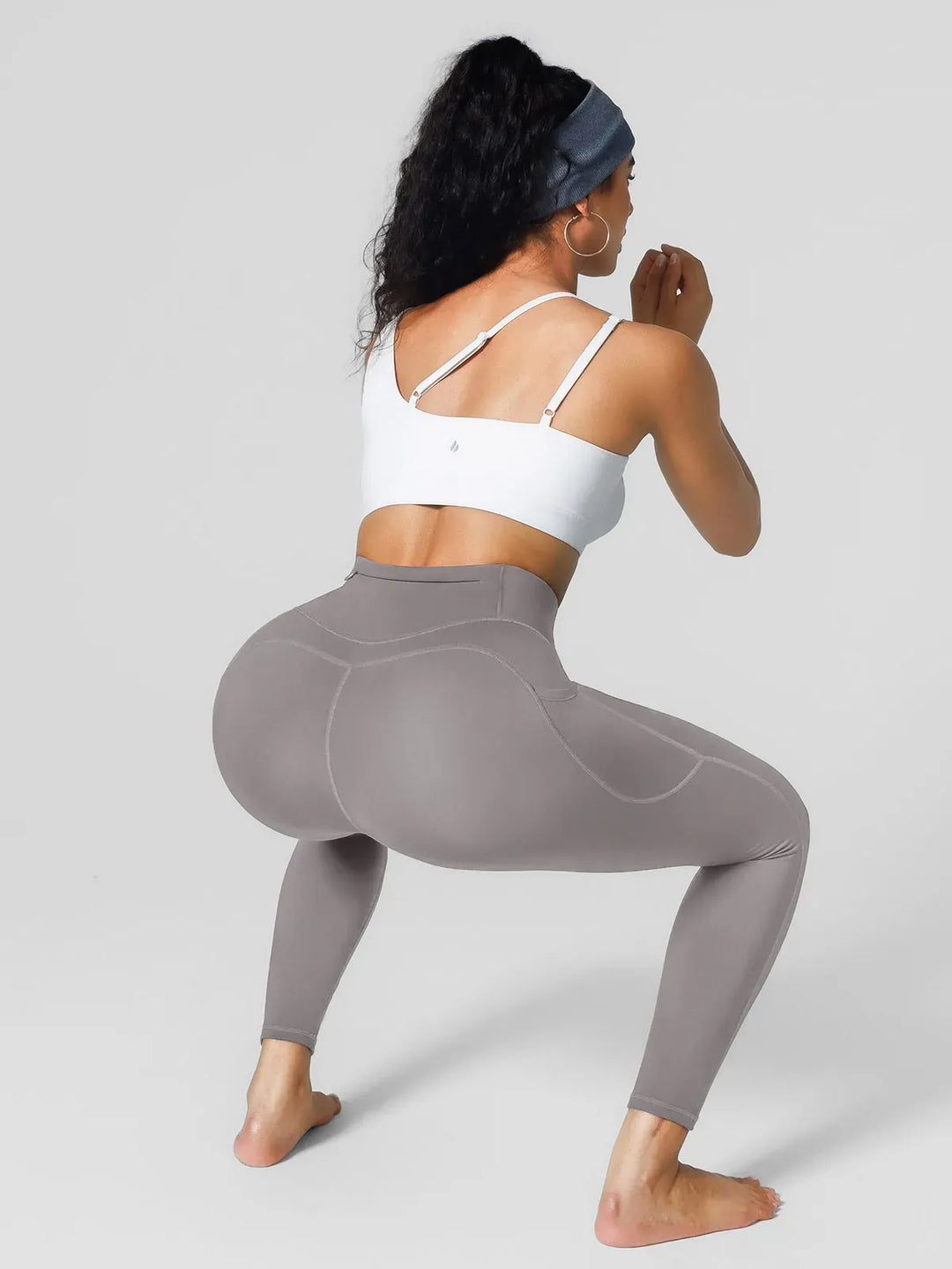 A model wearing a BRXL® High Rise Side Pockets Fleece Lined Leggings in