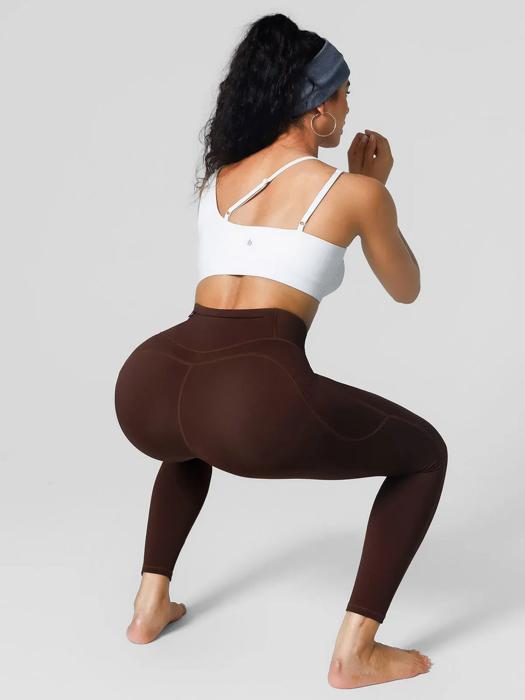 A model wearing a BRXL® High Rise Side Pockets Fleece Lined Leggings in