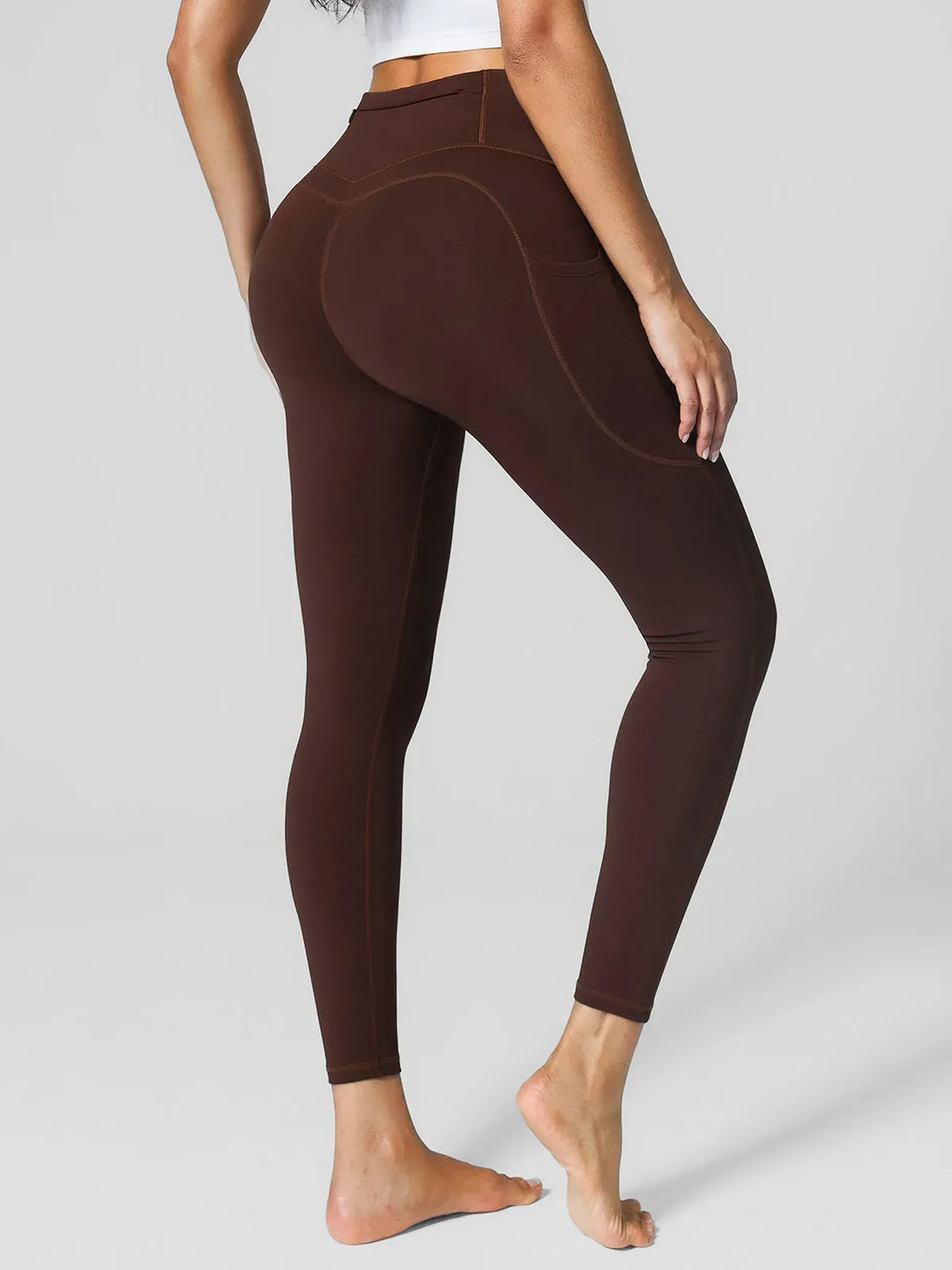 A model wearing a BRXL® High Rise Side Pockets Fleece Lined Leggings in