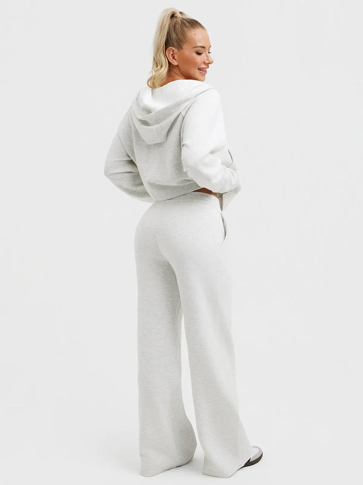 A model wearing a BRXL® Lightweight Mid-Rise Wide Leg Baggy Sweatpants