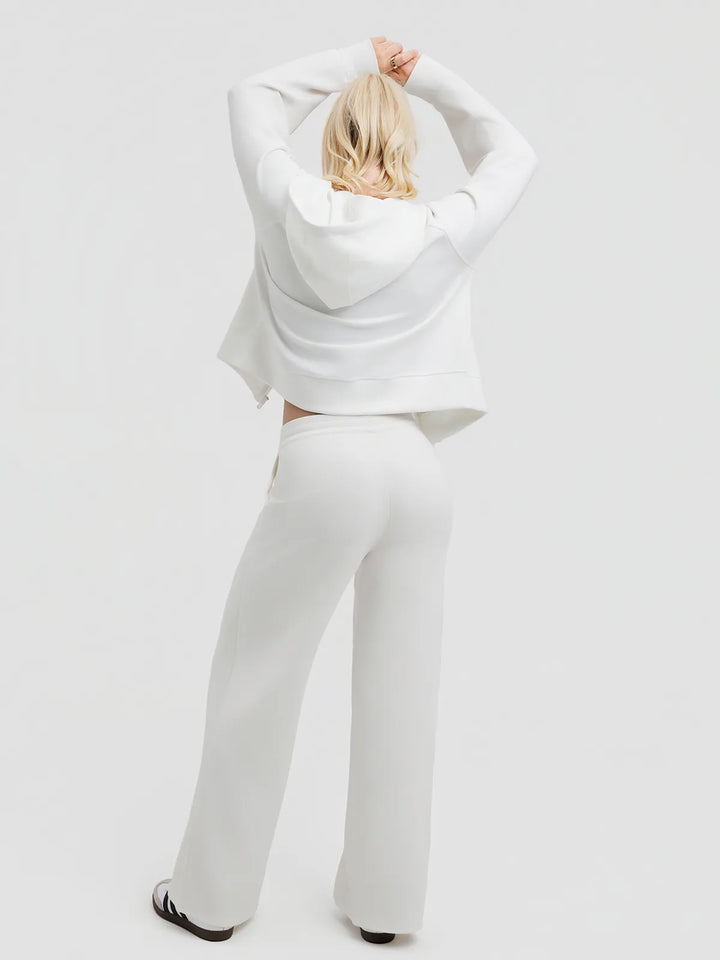 A model wearing a BRXL® Lightweight Mid-Rise Wide Leg Baggy Sweatpants