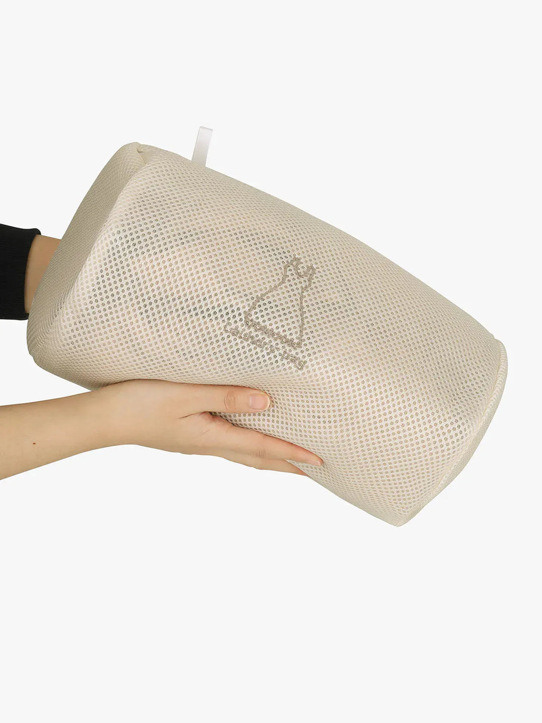 A model wearing a BRXL® Mesh Laundry Bag in Beige / S