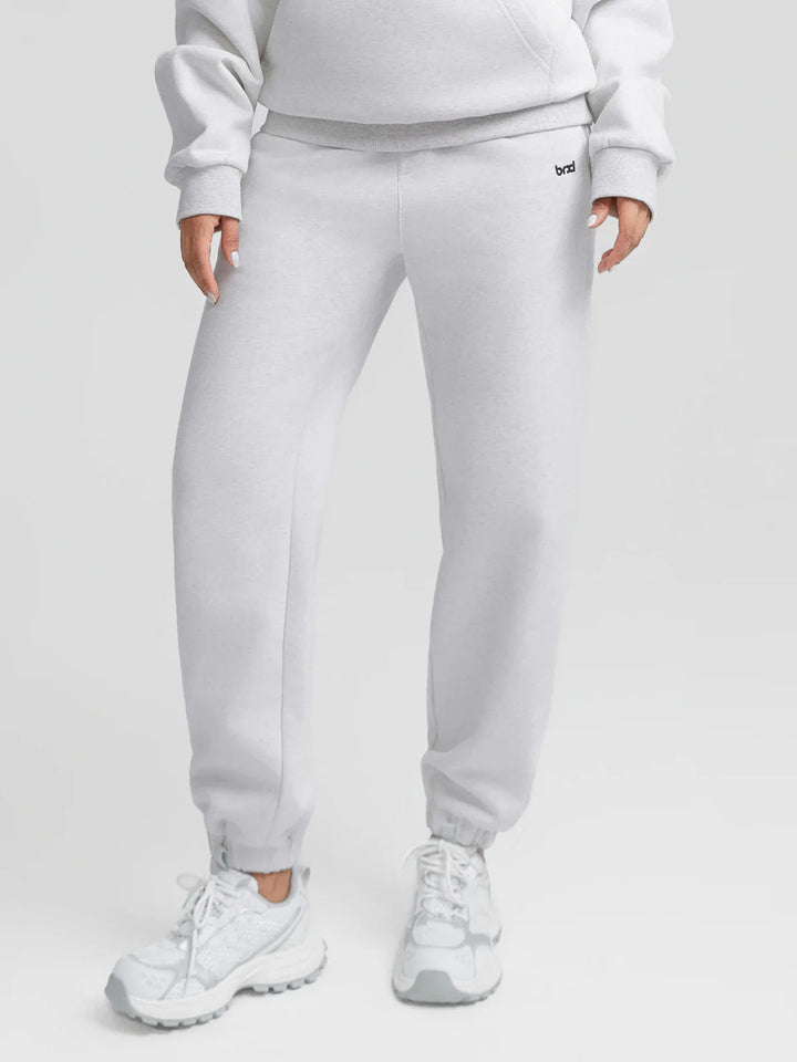 A model wearing a BRXL® Oversized Fleece Travel Jogger Sweatpants with Pockets Marble Grey / XS