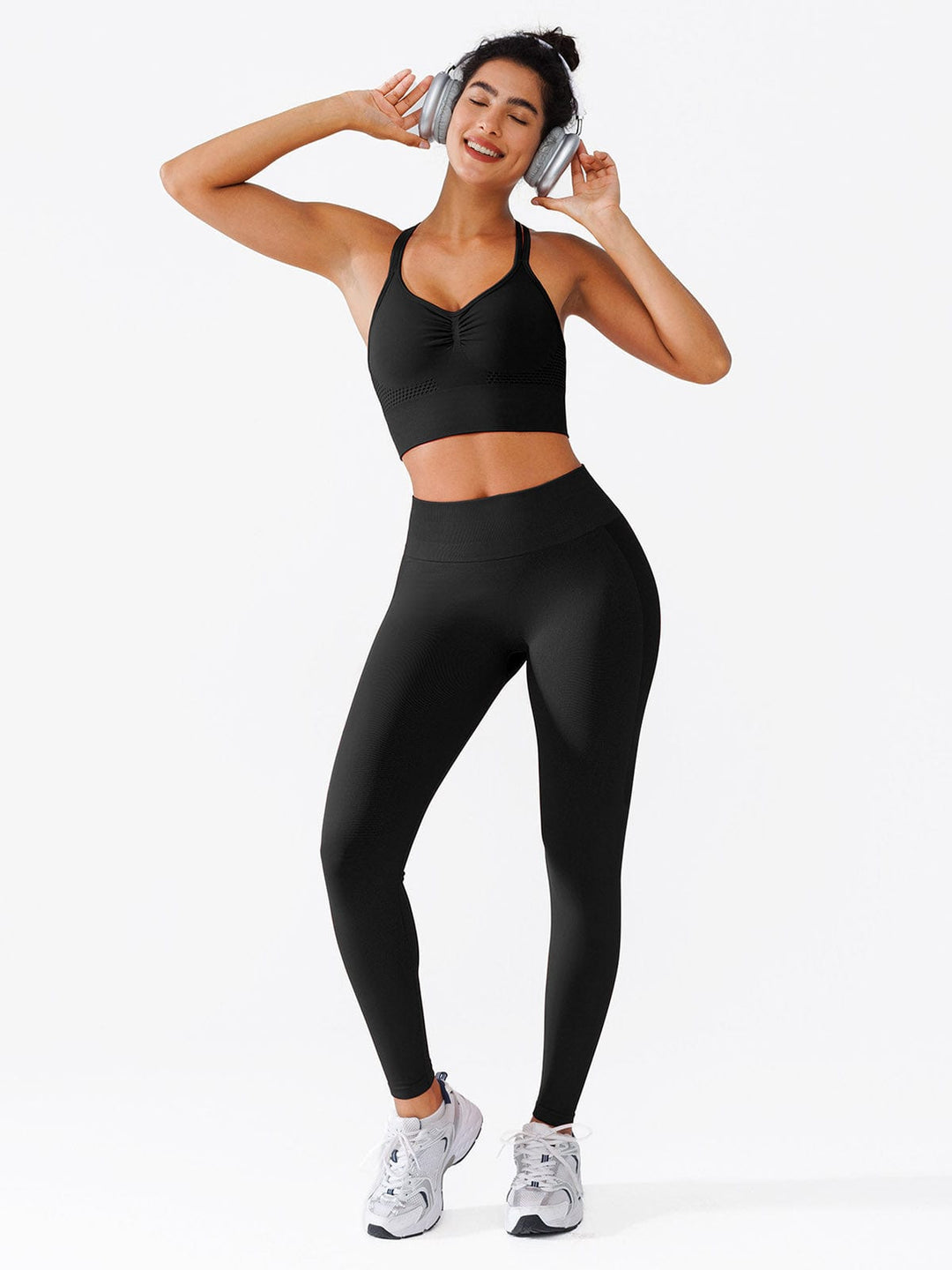 A model wearing a BRXL® Seamless High Waisted Butt-Lifting Leggings,Half Front Zipper Activewear Cropped Top in