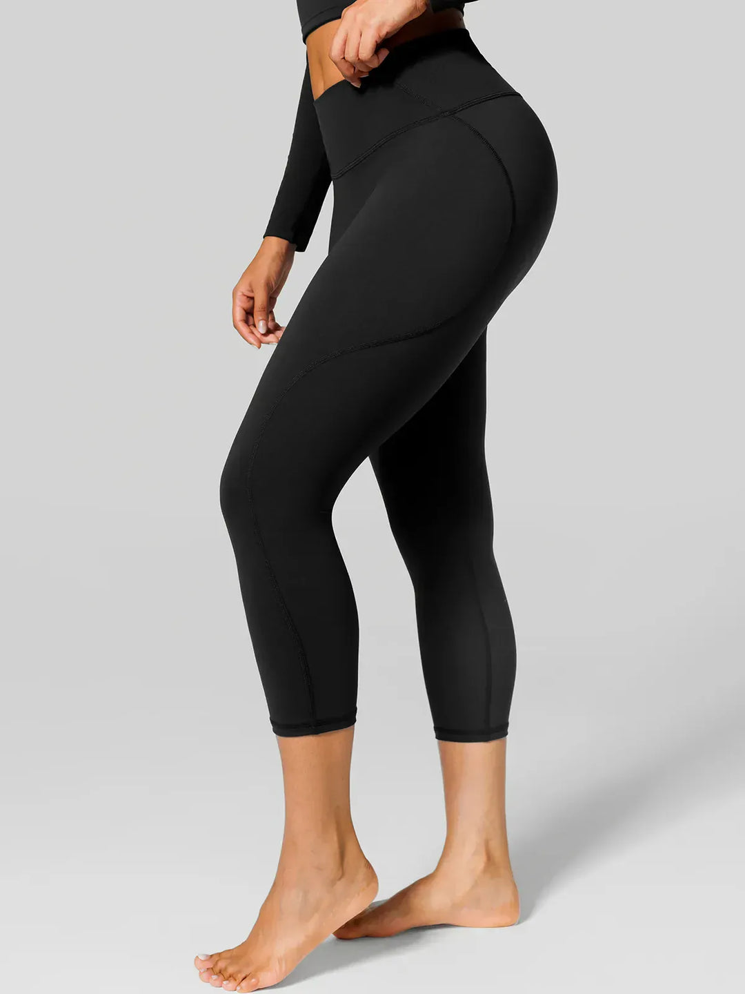 A model wearing a BRXL® Shapewear Yoga 7/8  Leggings in